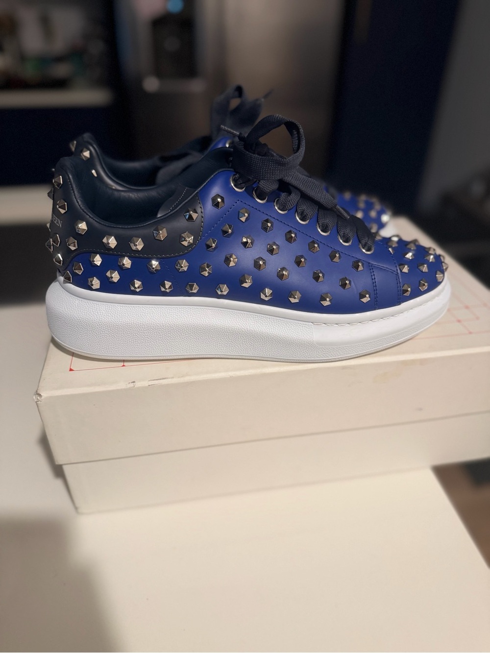 Men's Blue Studded Platform Sneakers - Fashion Lace-Up